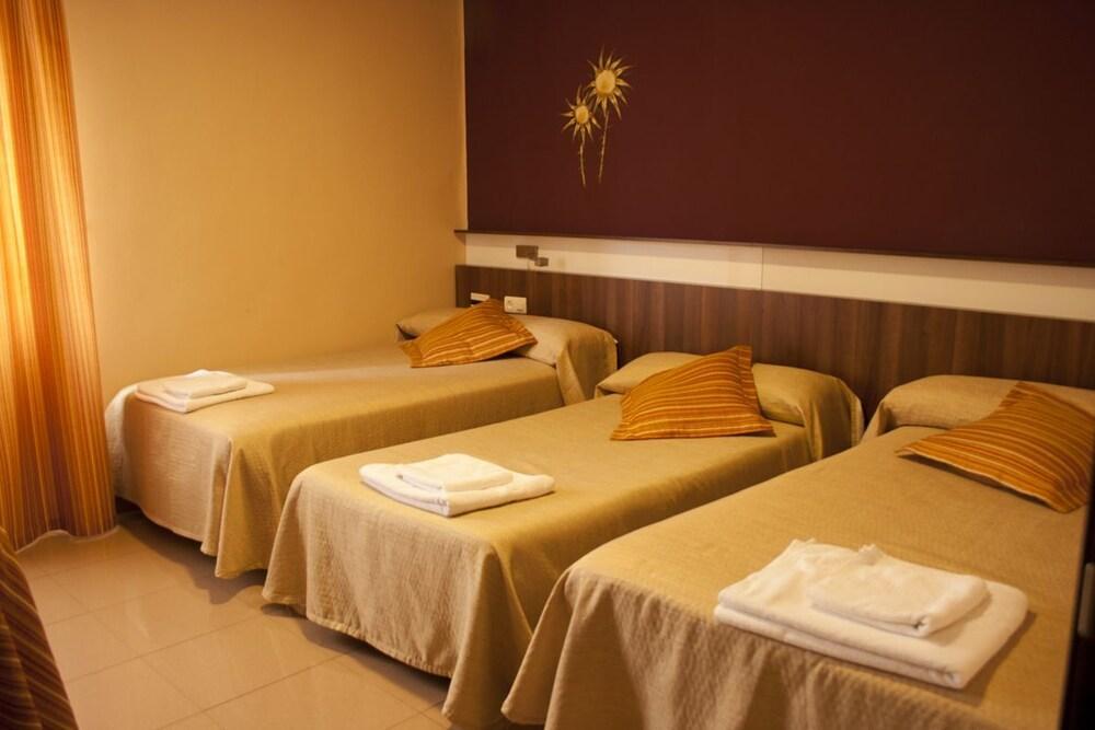 Hostal Valdepenas By Bossh Hotels Zewnętrze zdjęcie