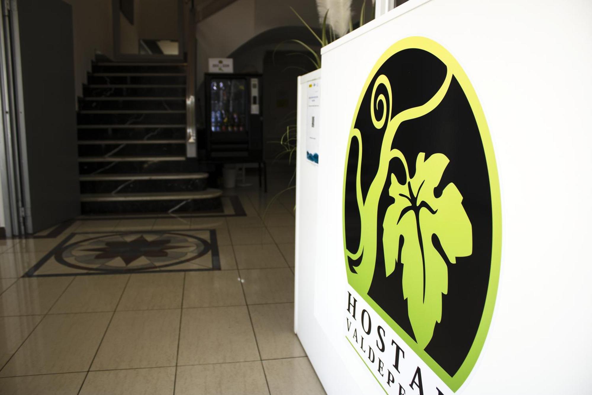Hostal Valdepenas By Bossh Hotels Zewnętrze zdjęcie