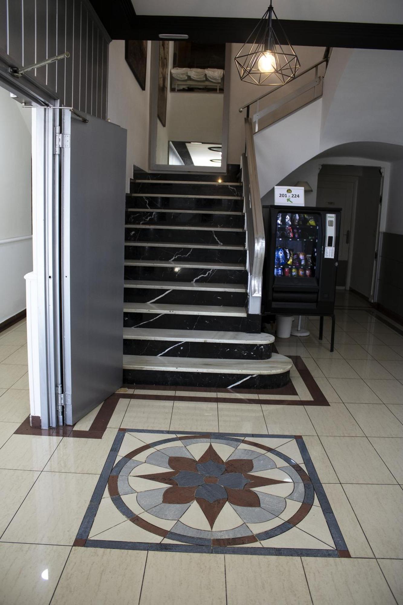 Hostal Valdepenas By Bossh Hotels Zewnętrze zdjęcie